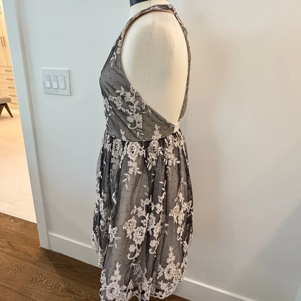 Alice + Olivia Amazing Lace Open Back Party Dress - Size 10 - Picture 7 of 13